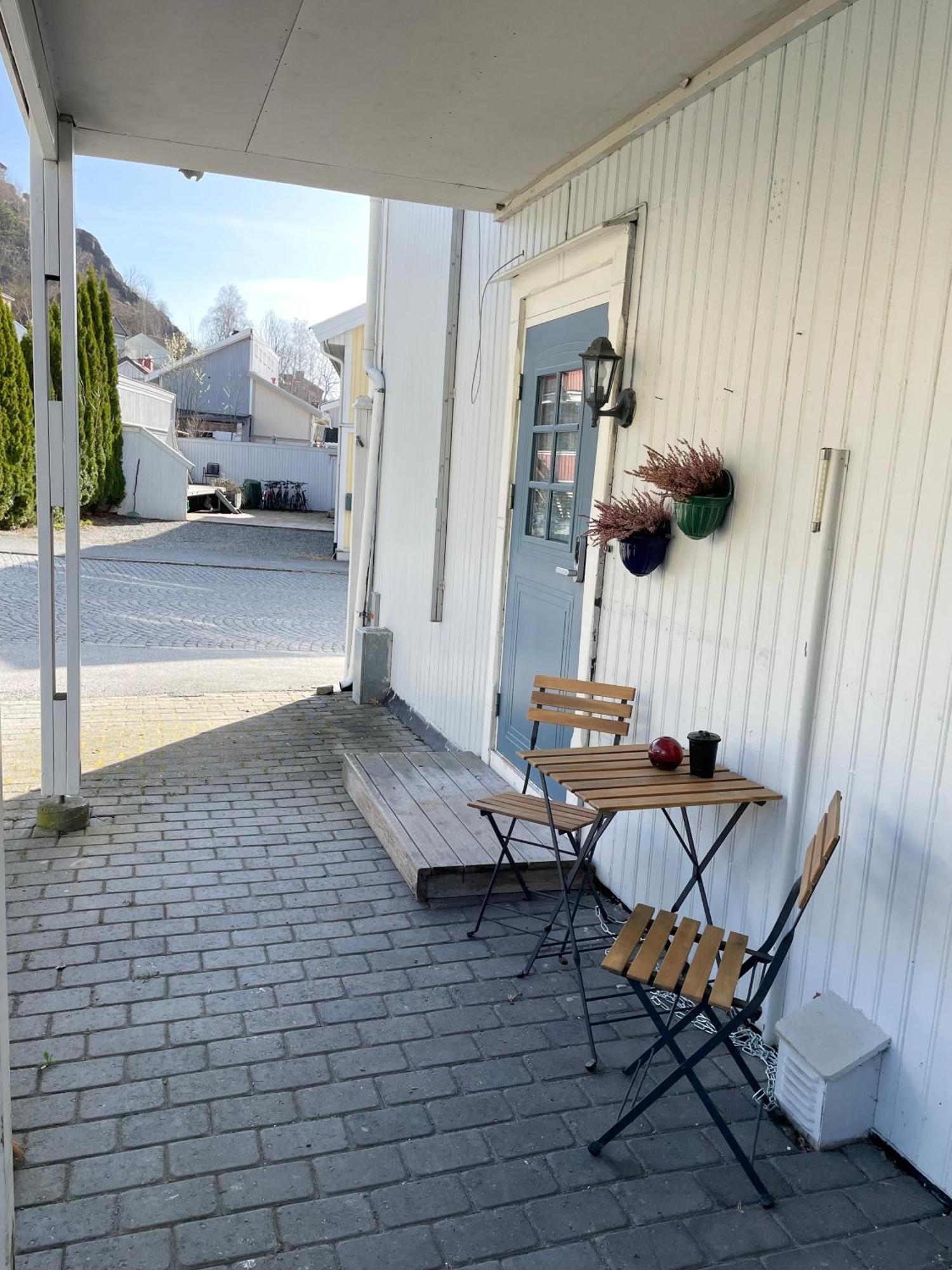 Sentral Og Fargerik Bygardsleilighet Halden Eksteriør billede